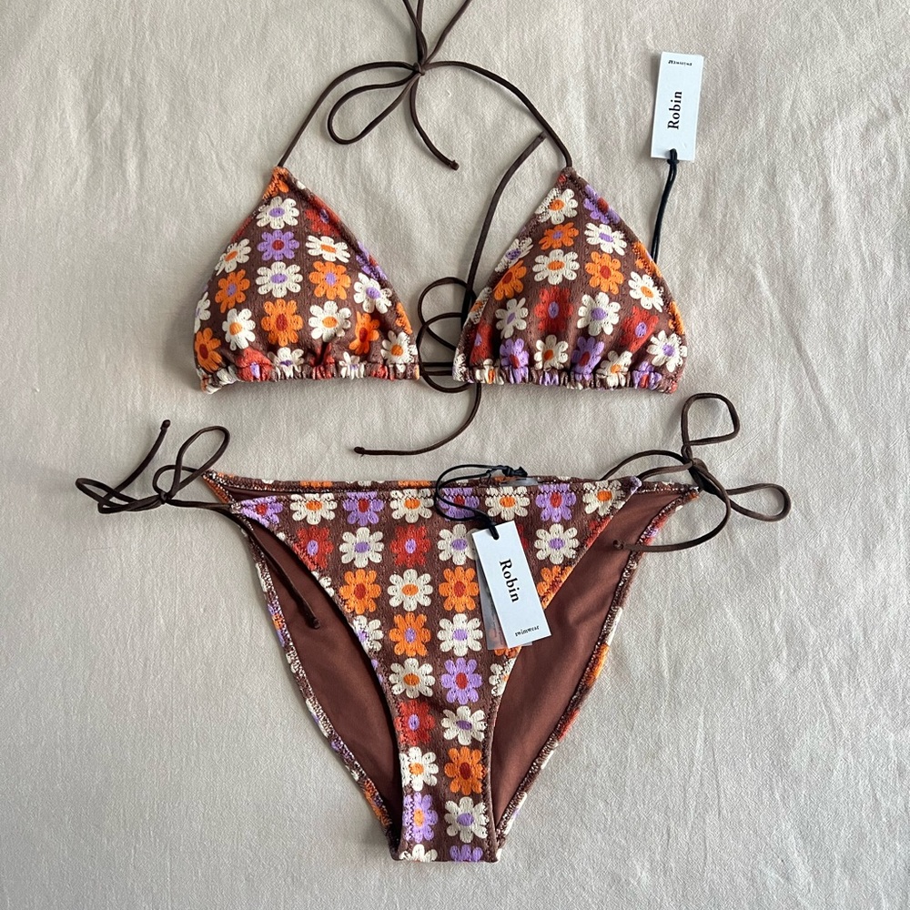 Robin Triangles String Bikini in cute 70s flower print— size L top, XL bottom